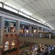 hijkl7 丹尼斯五天地奥莱天地,一楼,二楼有多种品牌的男装,女装,负一