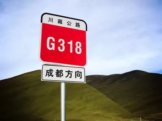 这是g318国道上的一道风景线—天路十八弯