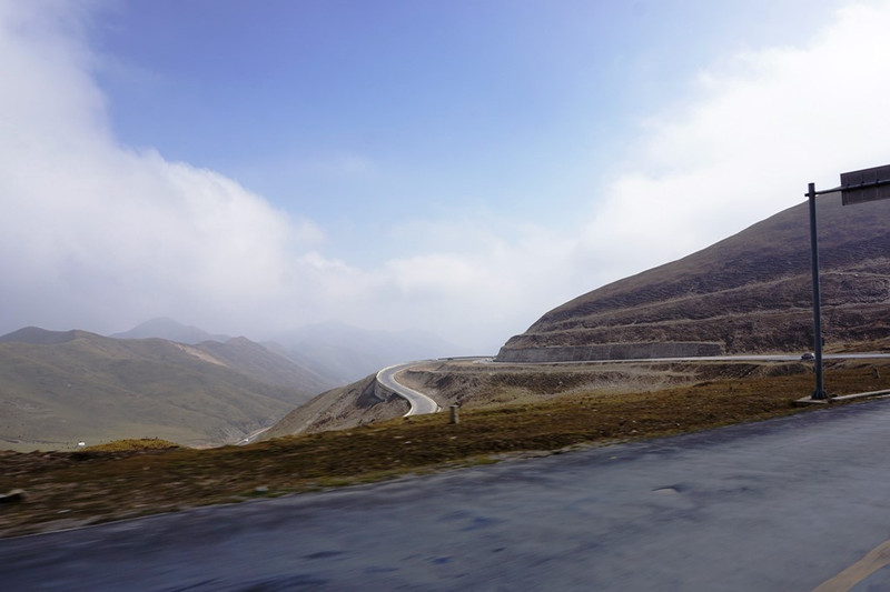 陡峭的山路