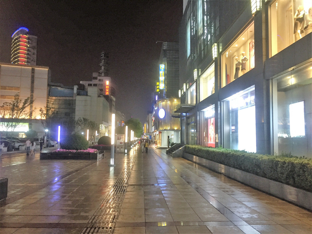 张家港步行街夜景