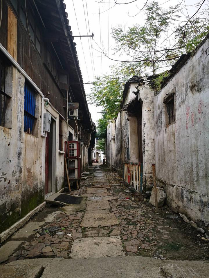 斑驳陆离的墙面