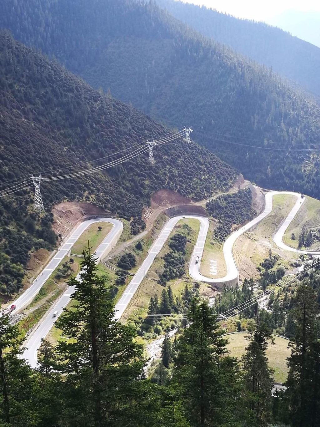 折多山,藏语弯曲的意思,盘山公路