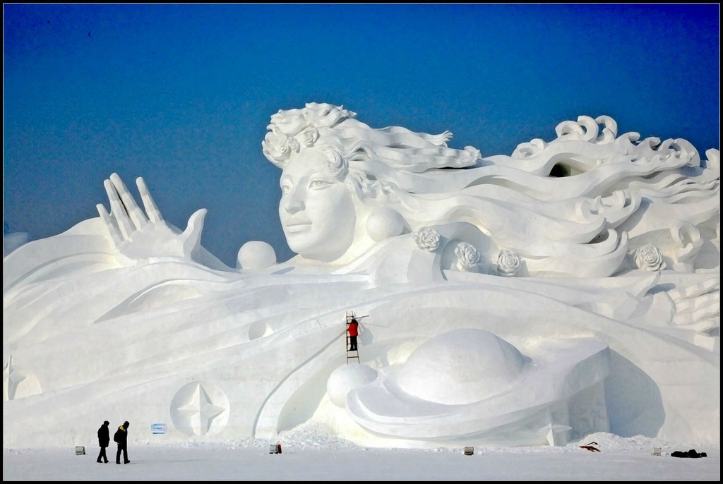 太阳岛公园内的雪雕艺术园,再现都市雪乡的迷人景色 冰雪大世界