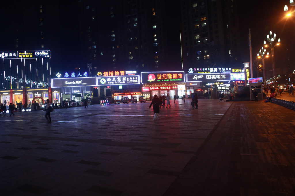 走进宣汉金鼓广场,宣汉城市中心的商业活动中心