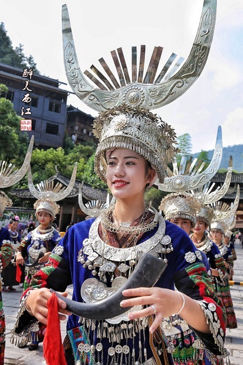千户苗寨 最耀眼的女人与风光