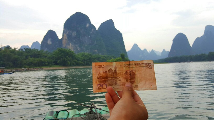 都记得课本有一句话叫:桂林山水甲天下