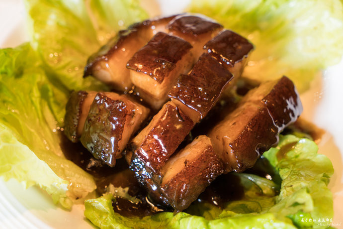 走油肉,看着这一道道色香味俱全的菜肴,真的是让人垂涎三尺,食欲大增.