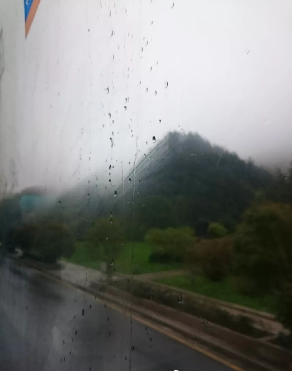 还在下雨的早晨