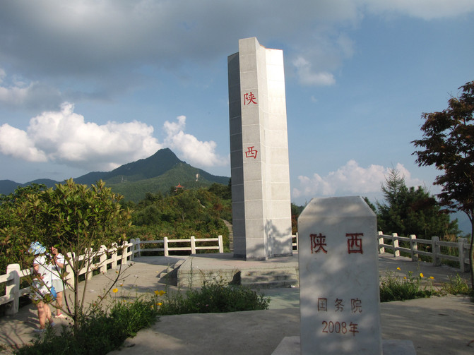 下午四点就赶到了中国自然国心鸡心岭,三省交界处,湖北,重庆,陕西.