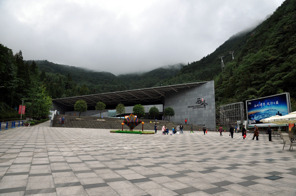 西岭雪山大门