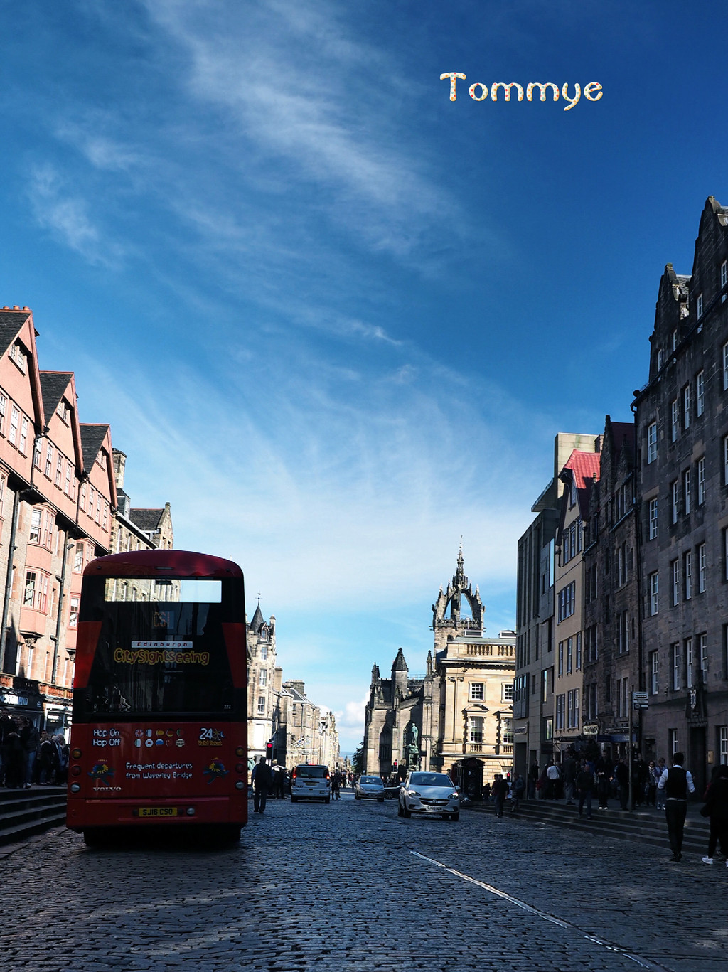 来爱丁堡一定要走的一条路就是皇家英里大道(royal mile),从爱丁堡