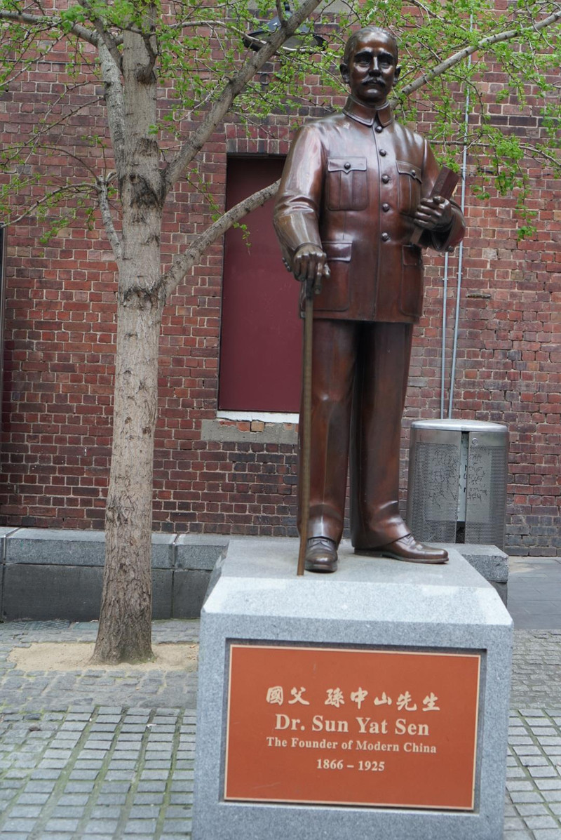还有国父孙中山先生的塑像