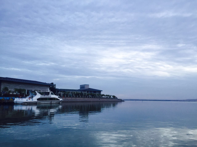 这边美景——乌海湖