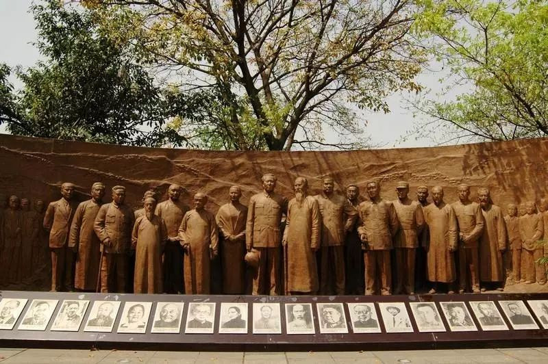 红岩村重庆办事处 既是舞,又是体操又是杂技 既是重庆文化