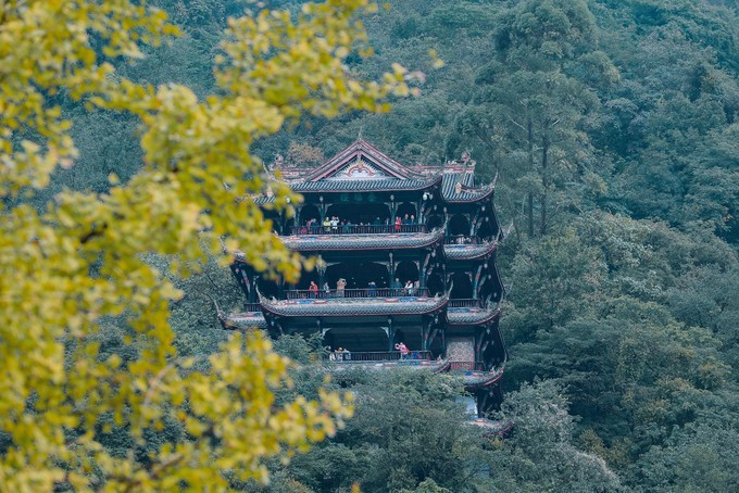 秦堰楼是眺望 都江堰 全景的最佳位置