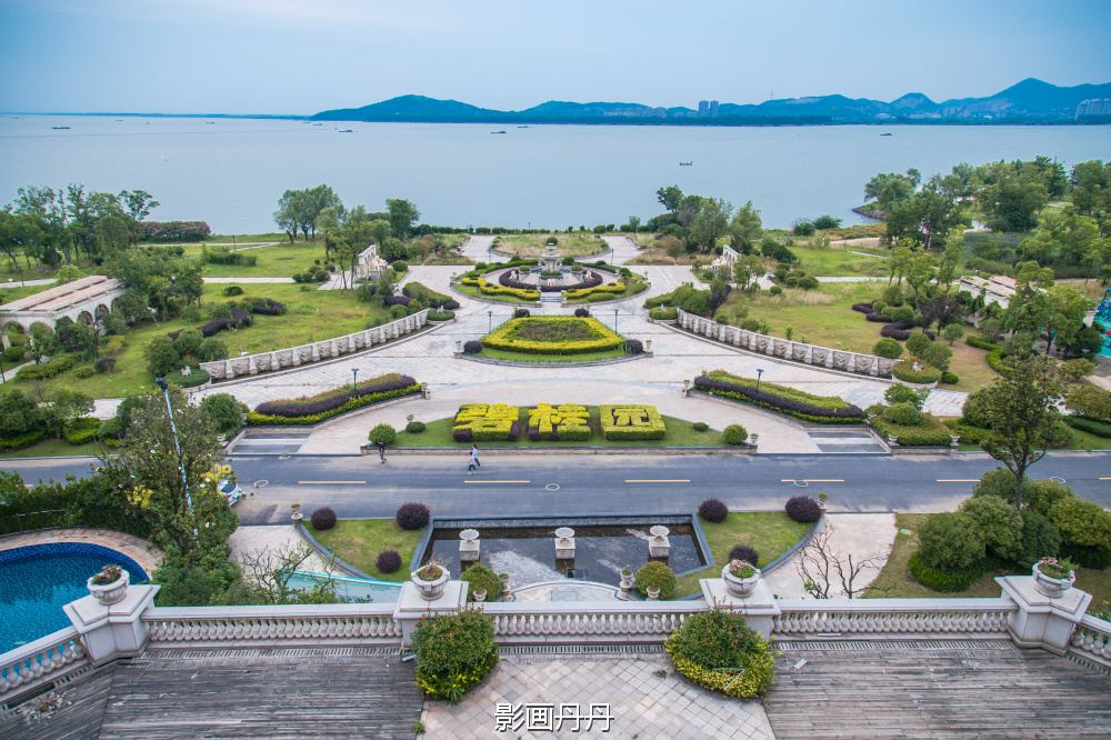 初见的巢湖,它静静的