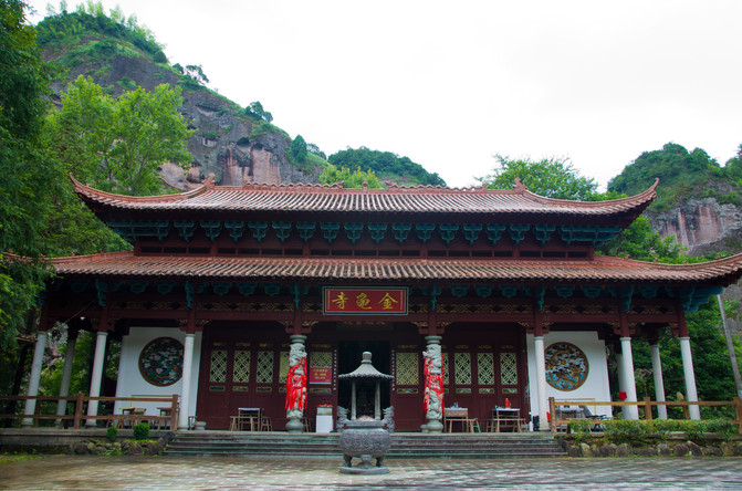 金龟寺,位于出口处的一个寺庙,貌似寺庙已经是景区的标配了