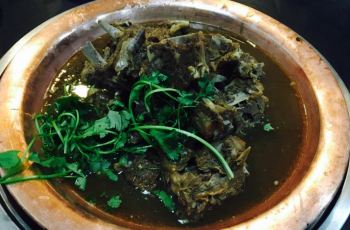 宝应老北京羊火锅海蟹蝎子,老北京羊攻略火锅蝎子适合什么人吃图片