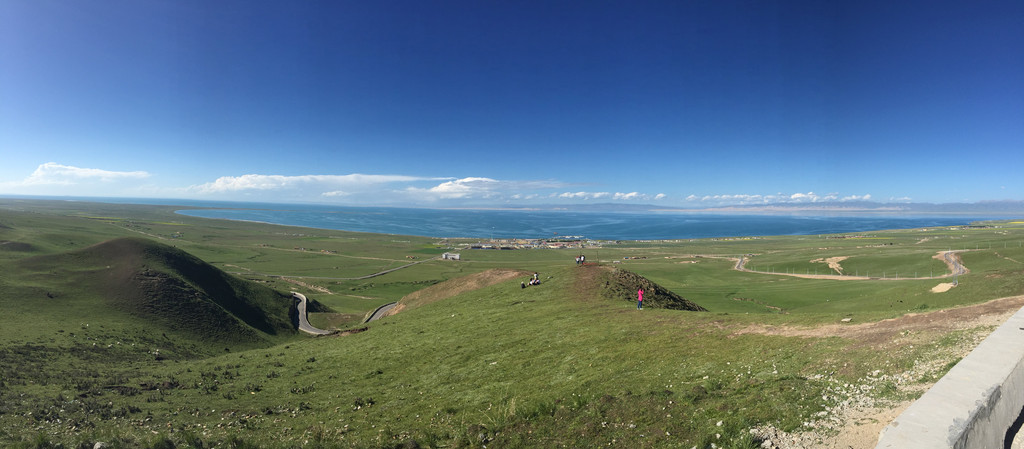 青海湖南山 在返回路上顺道去青海湖南山拍青海湖全景,相当美丽!