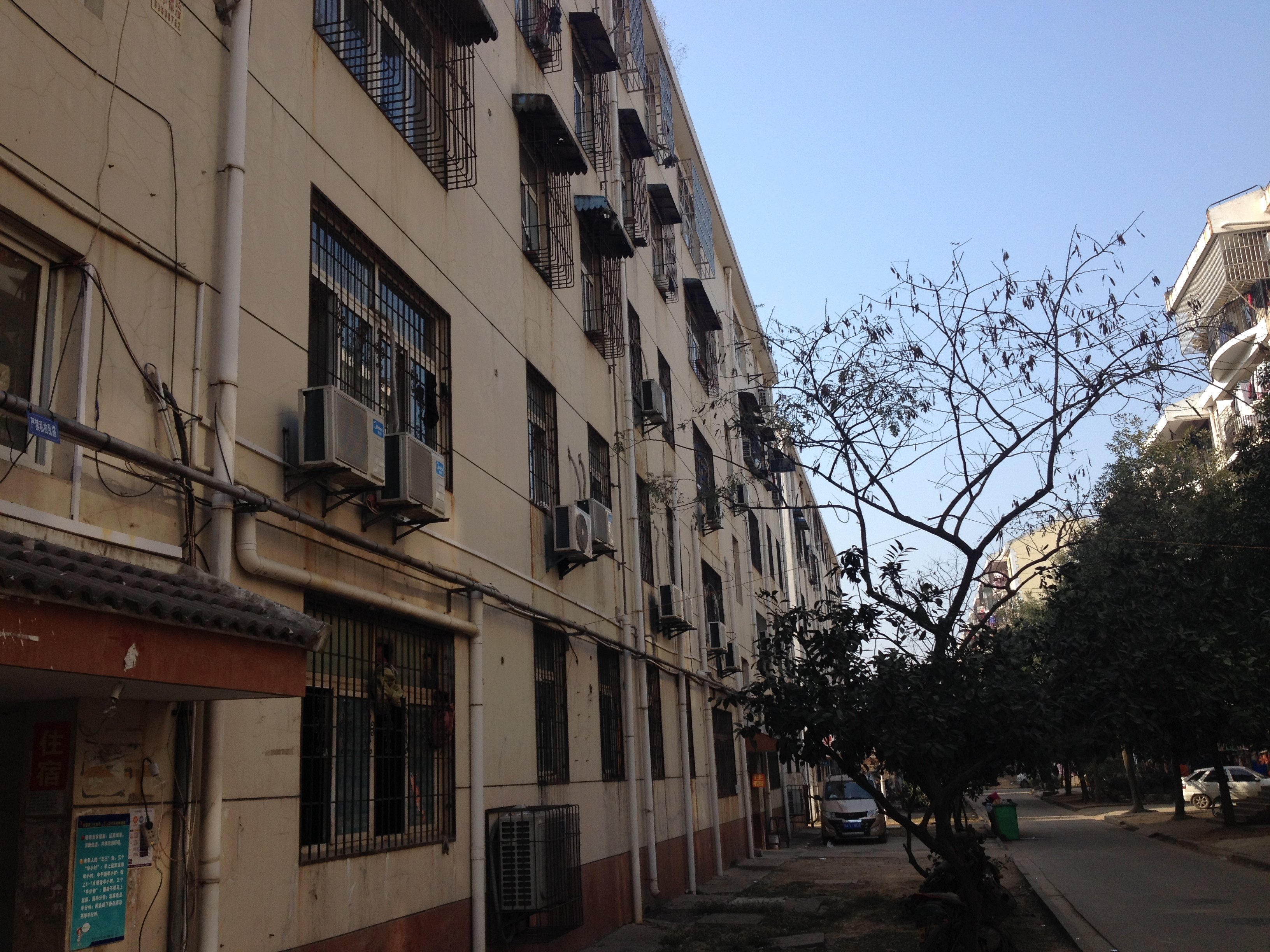 【携程攻略】武汉荷田大酒店(西北门),武汉荷田