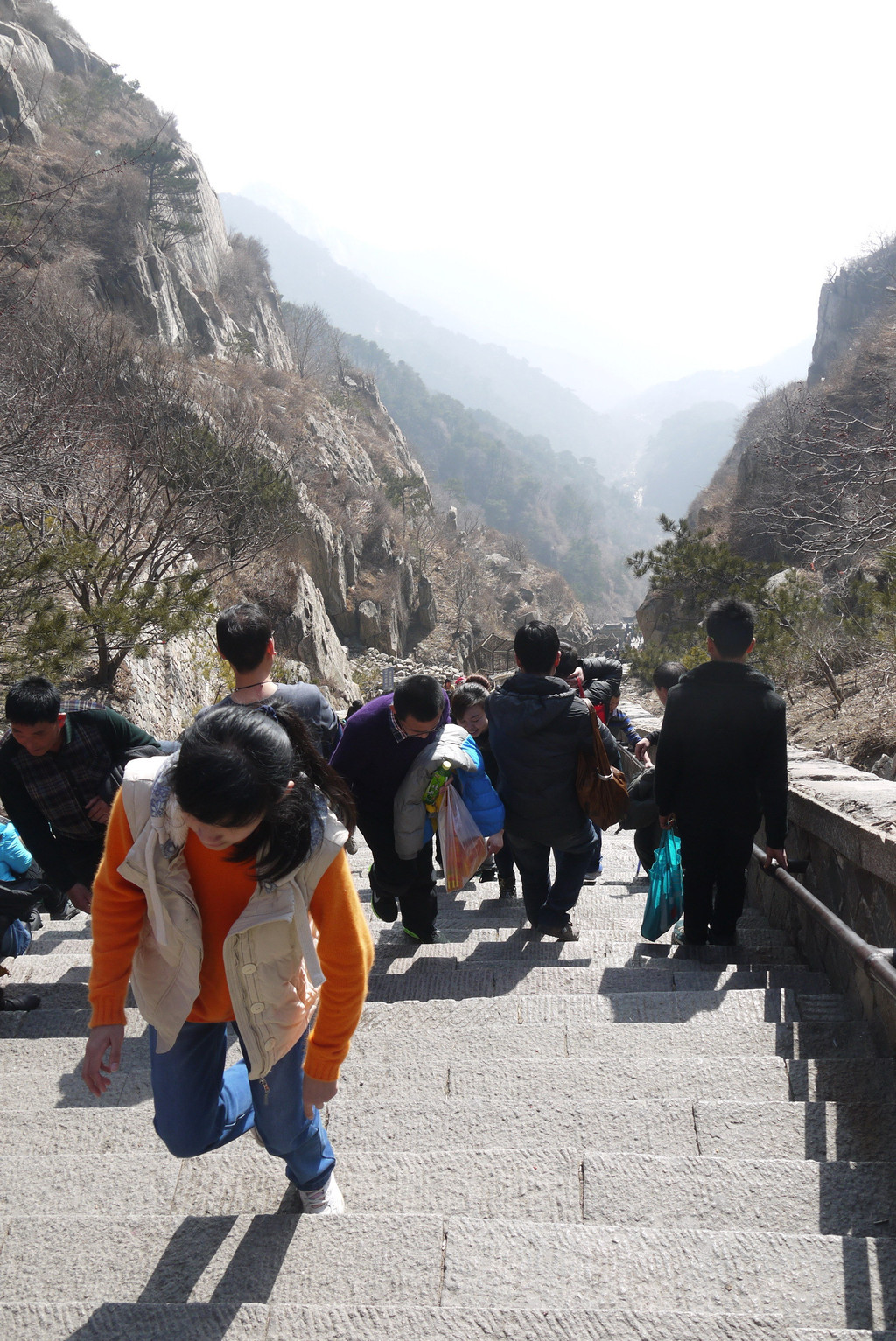 五岳的华山和泰山算是都登顶了. 图17:南天门