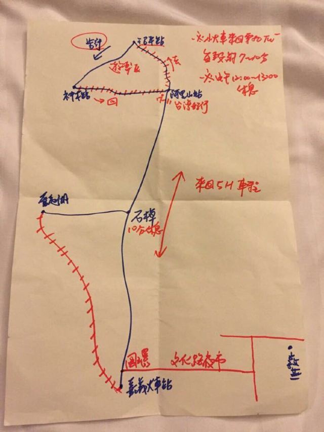 敦蓝老板晚又帮我们画了一张阿里山的旅游路线图,早上替我们买了