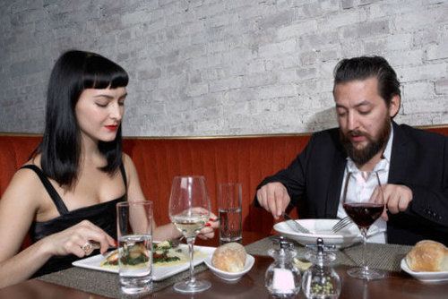 吃西餐时刀叉的正确拿法是什么?西餐菜谱以及