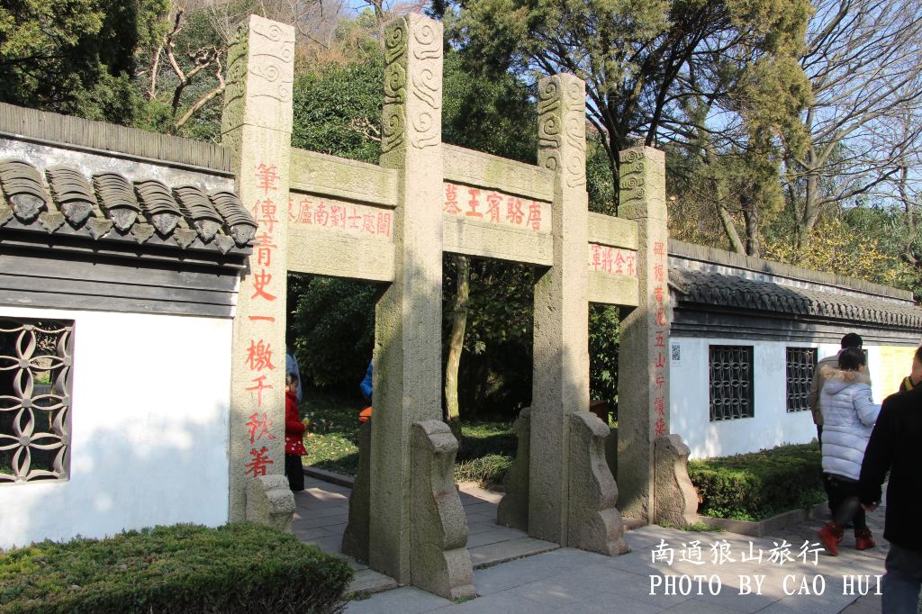 骆宾王,今浙江义乌人,与杨炯,卢照邻,王勃并称为初唐四杰.