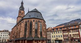关于海德堡:一所大学和一座小城的故事的本科论文范文