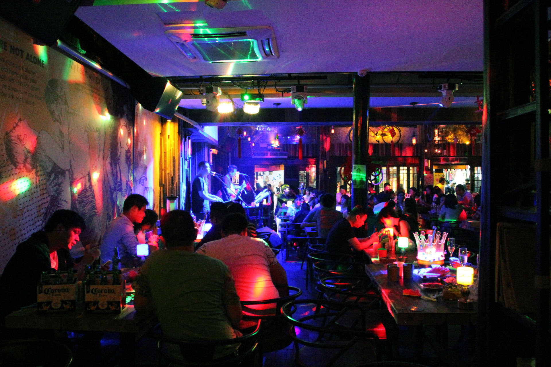 西塘的酒吧怎么样,有最低消费吗?