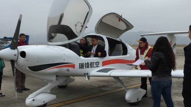 武装直升机_直升机驾驶员收入