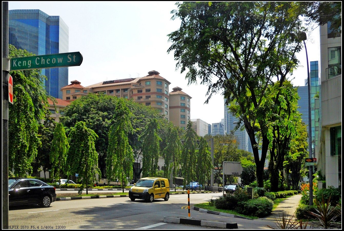 新加坡是个非常适宜居住的城市,干净的街道,清新的空气,诱人的美食