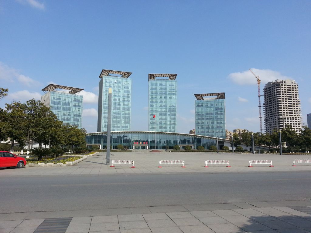                  长兴县政府广场