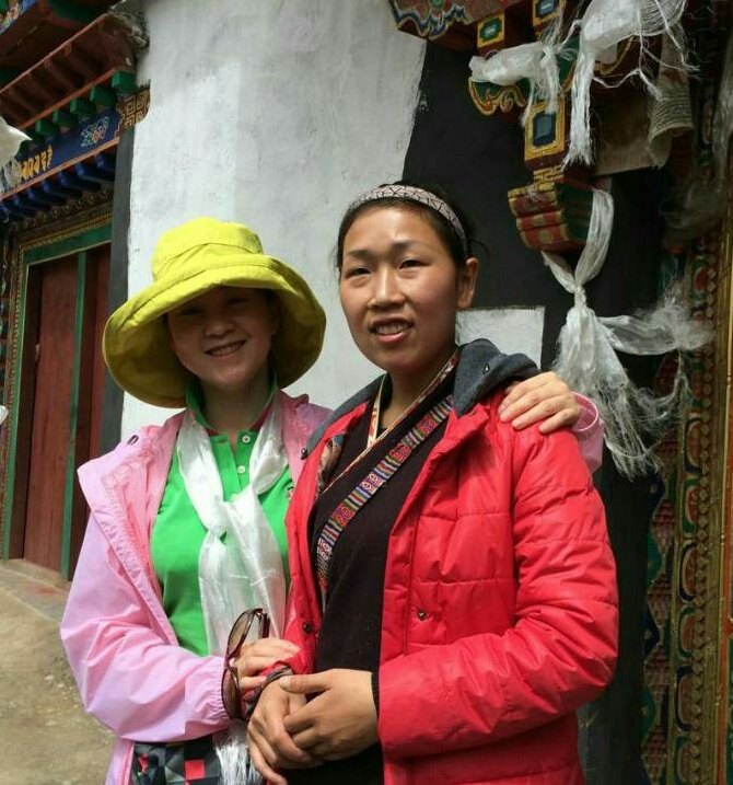 在太昭古城索郎曲珍家,喝老阿妈煮的酥油茶,可惜不能在她家拍照,富丽