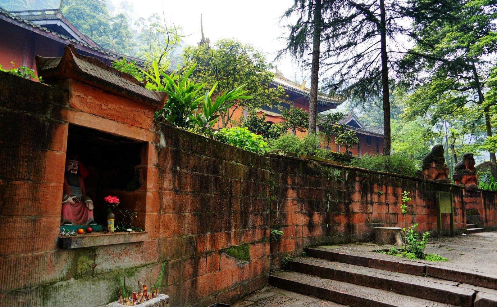 丹霞山地貌为老云峰寺增色 泸州方山