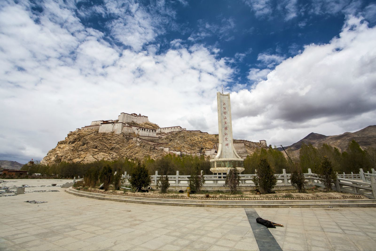 江孜宗山英雄纪念碑 江孜县