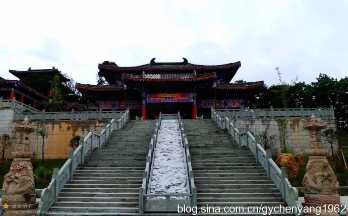 武则天的道场-广元天曌山