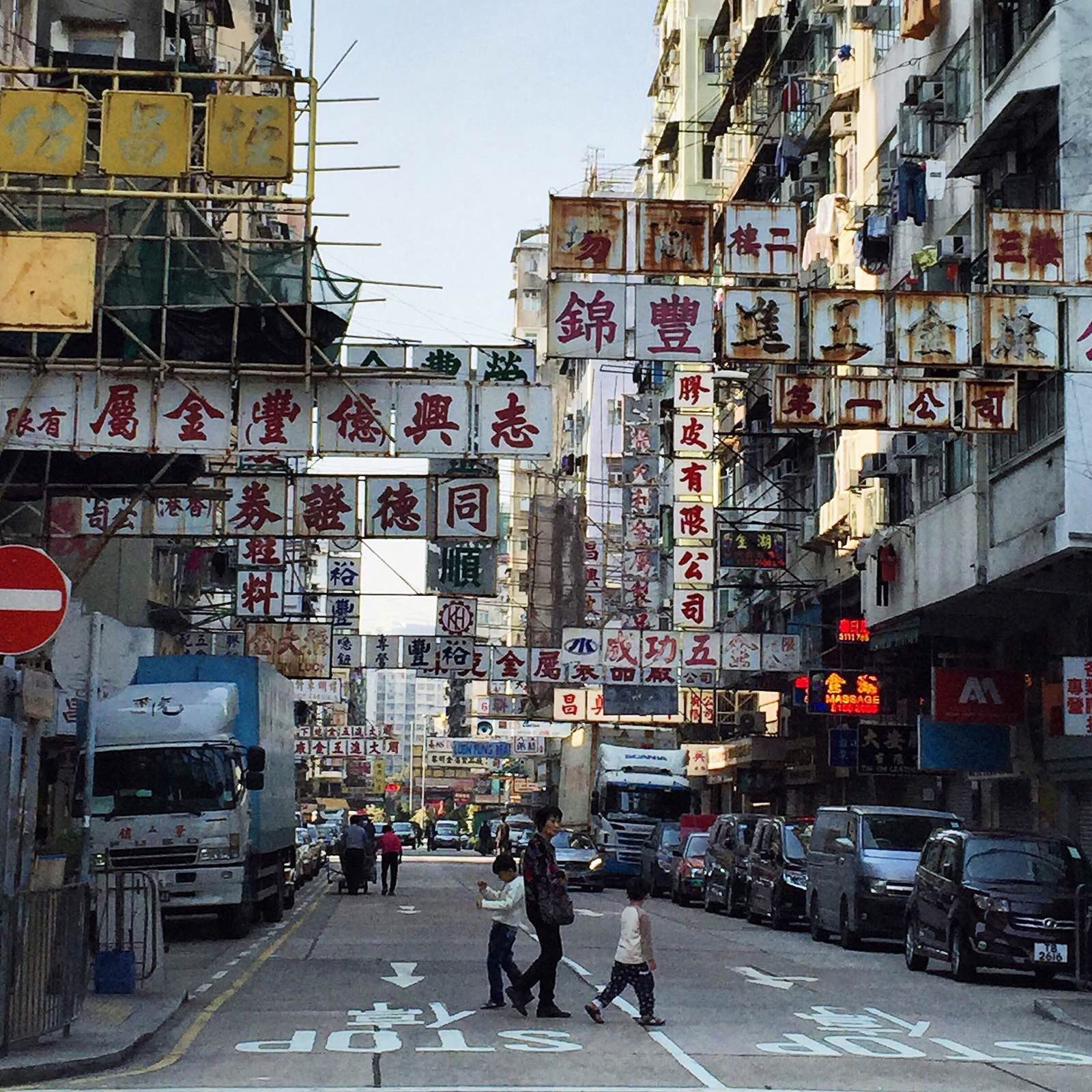 坐地铁来到老城 慢慢的溜达 感受香港的味道 深水埗