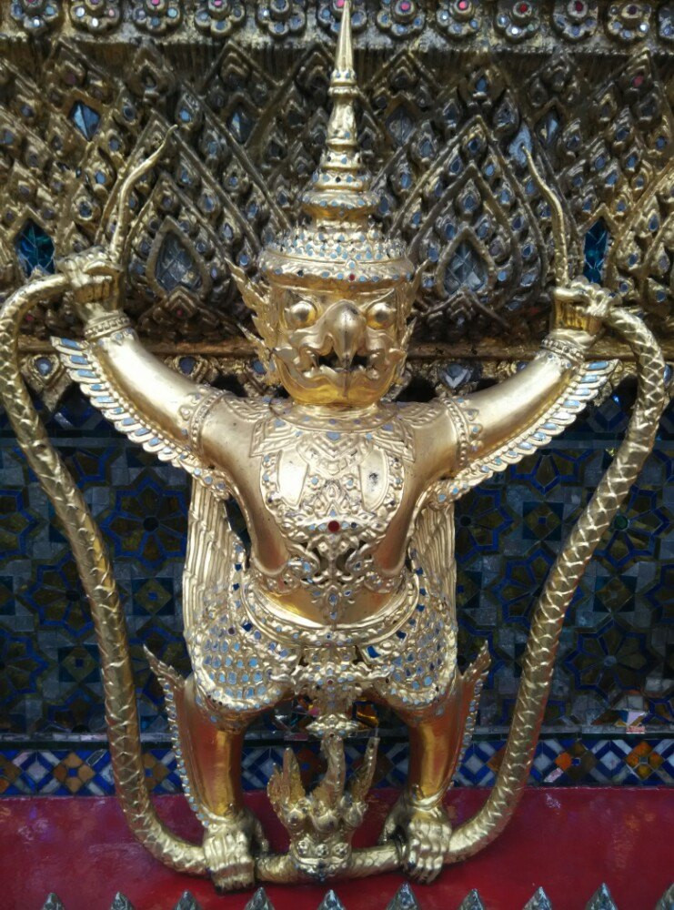 据说是叫"迦楼罗"的神…… 泰国国徽上也有的