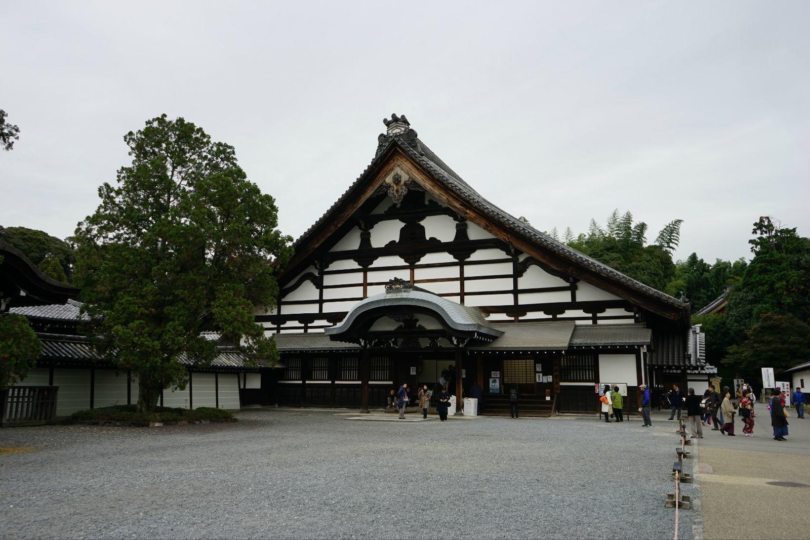 东福寺外围冷冷清清. 东福寺