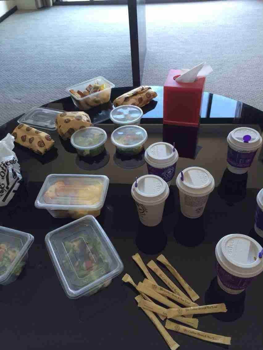              有人帮我们外卖早餐