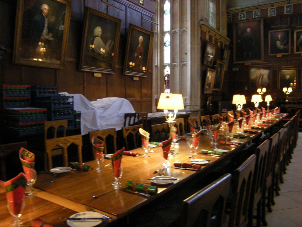 christ church 的 dinning hall,harry potter 电影中霍格沃茨大餐厅