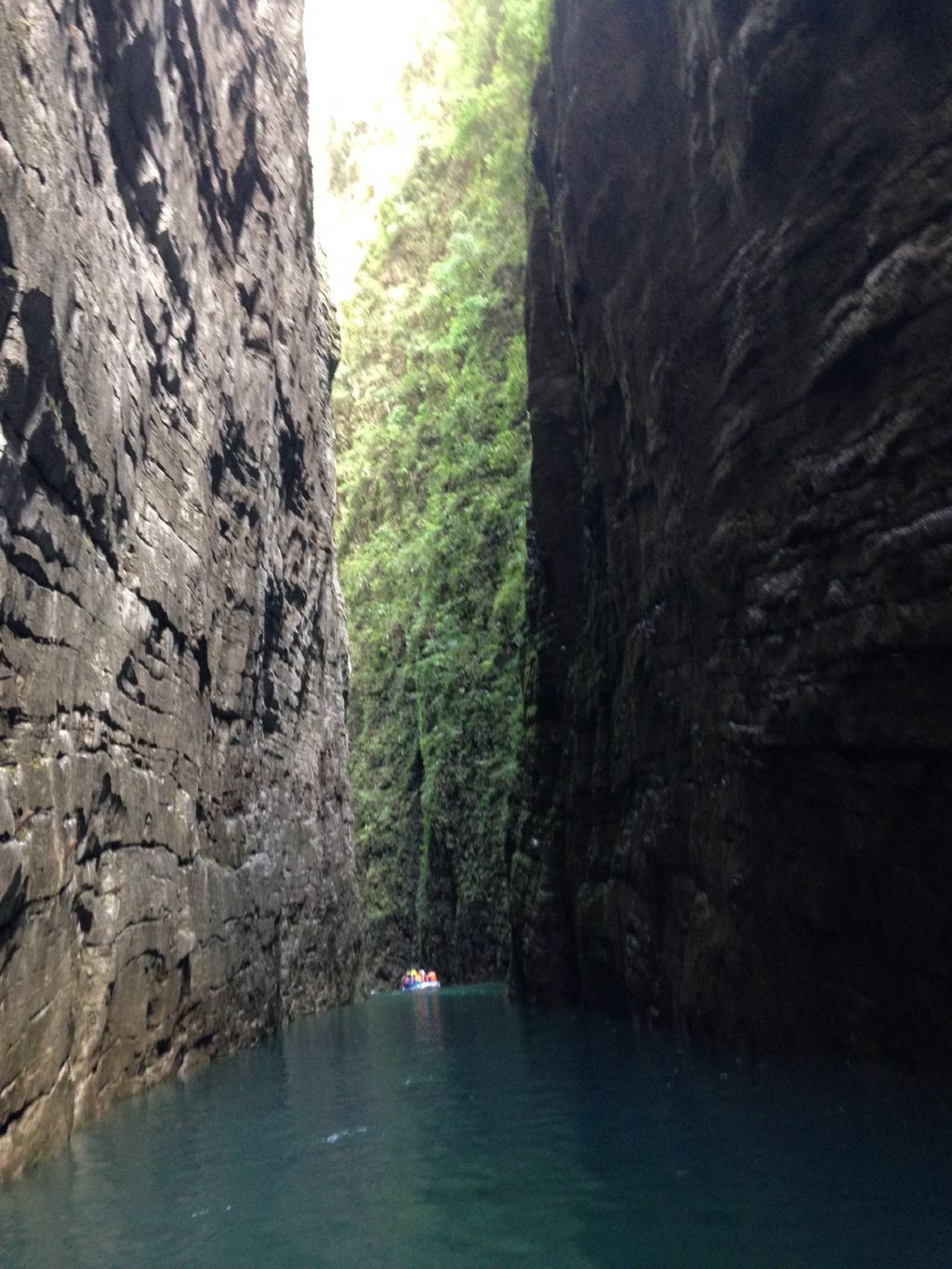 鹤峰屏山躲避峡                          