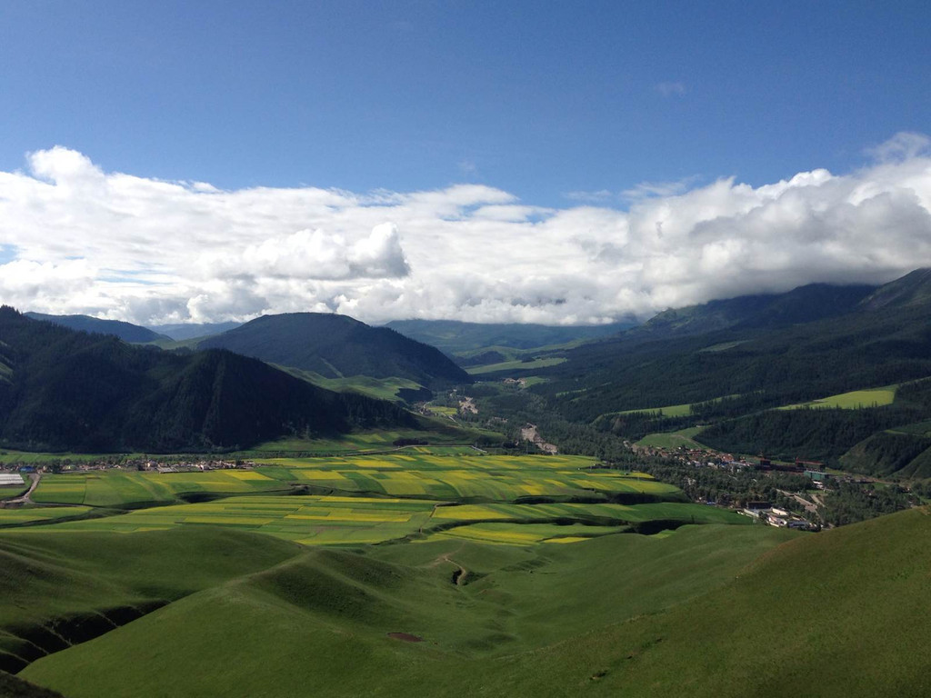 【卓尔山】卓尔山属于丹霞地貌,位于祁连县八宝镇,海拔