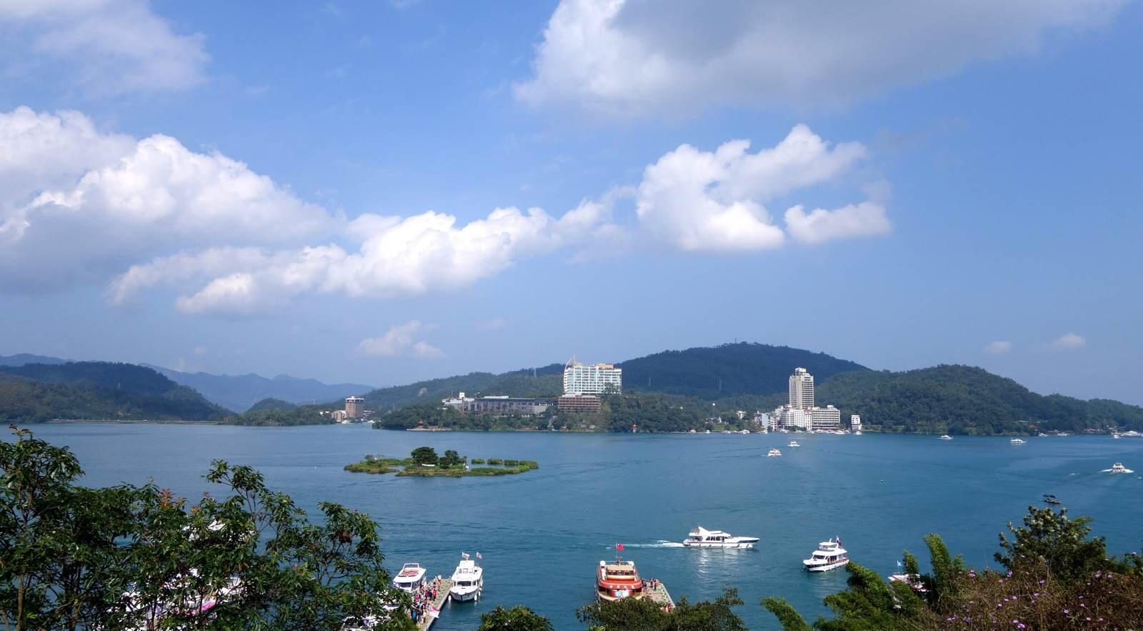 日月潭,这个打小就从小学课本上了解到的台湾风景名胜,故事大陆必去稿v从小小学生游客图片