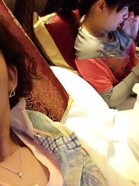 流氓红居然在床上挖鼻屎,,zzzzzz