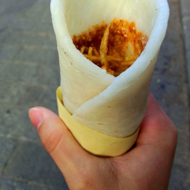 云南特色小吃烤饵块,个人喜欢皮里面有奶香味的 大理古城
