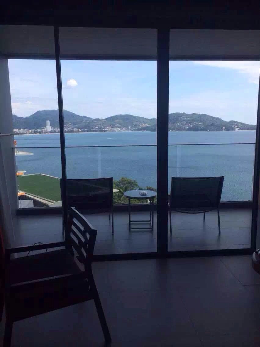                 房间窗外的海景