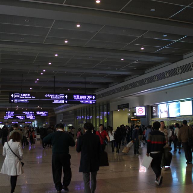 晚上从南京站出发高铁一个半小时(为了不走回头路,每座城市来去坐的