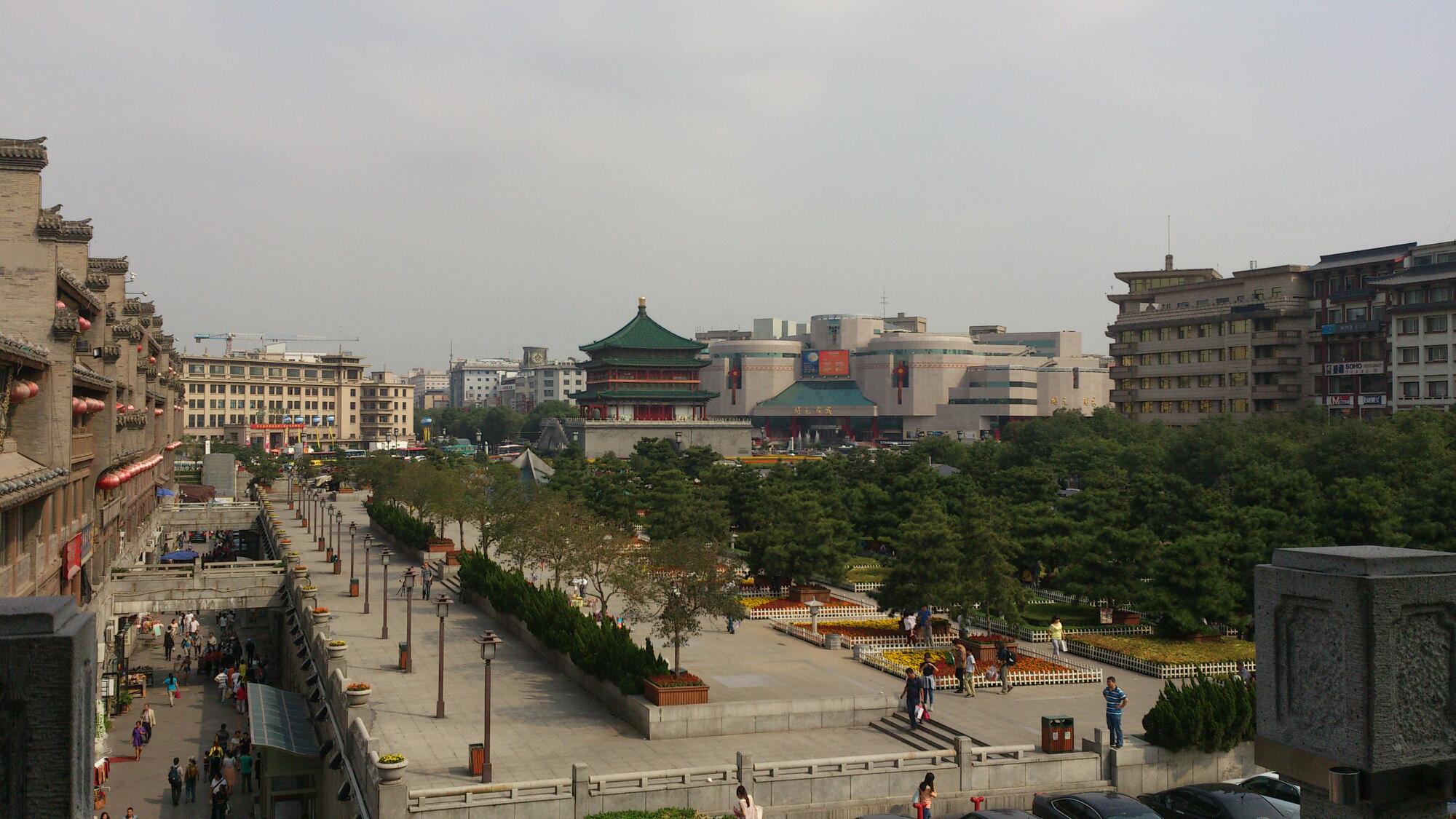 钟鼓楼广场,在鼓楼上远眺钟楼